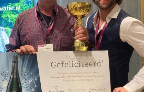 Jan van Asseldonk winnaar: SVH wijnexpert van het jaar 2023 